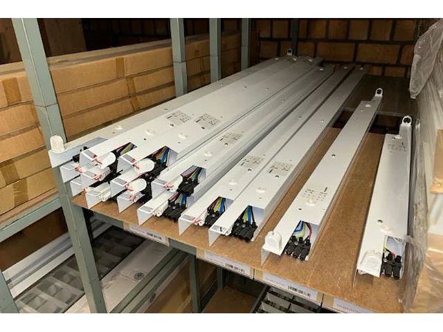 80 stuks tl armatuur - afbeelding 2 van  4