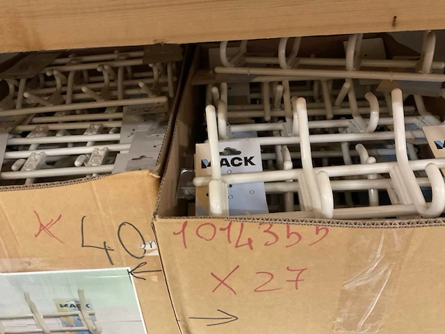 80 witte kapstokken - afbeelding 3 van  4