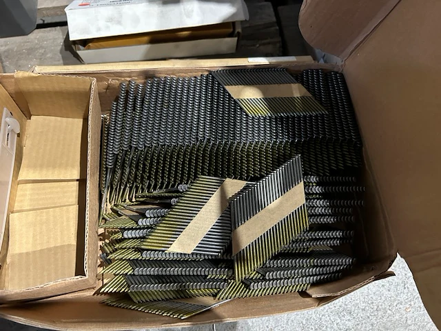 8000 nagels - afbeelding 1 van  3
