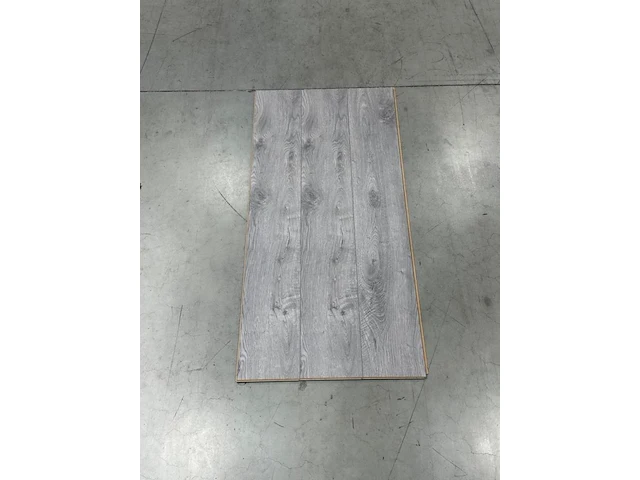 81 m² laminaatvloer 12 mm - afbeelding 1 van  3