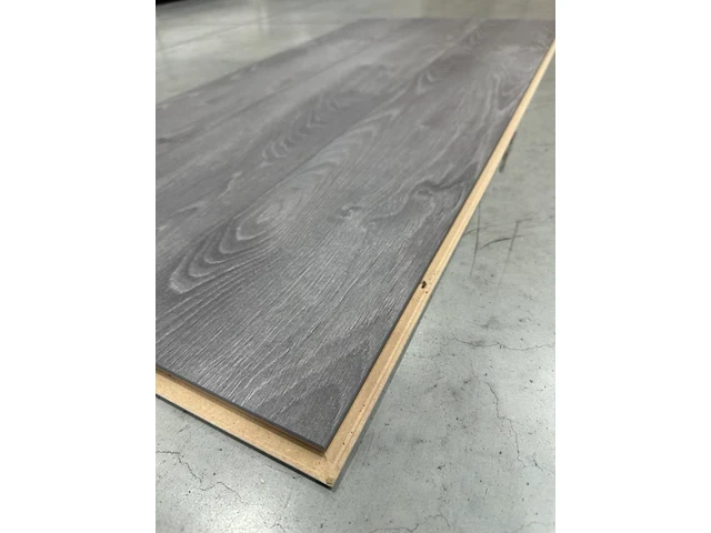 81 m² laminaatvloer 12 mm - afbeelding 3 van  3