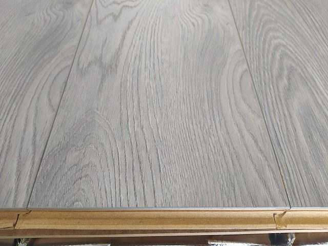 81 m² laminaatvloer nrvn 12 mm - afbeelding 2 van  2