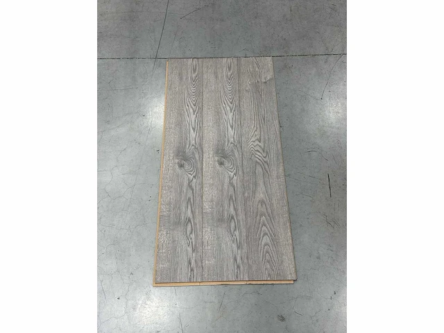 81 m² laminaatvloer nrvn 12 mm - afbeelding 1 van  3