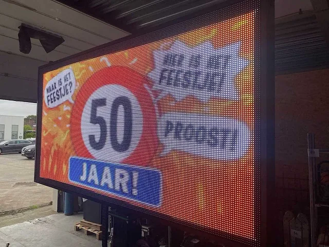 82” viplex led-panel op aanhangwagen - afbeelding 11 van  11