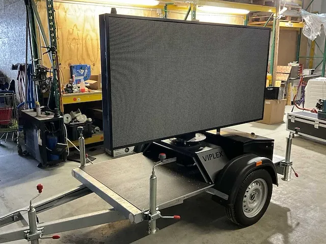 82” viplex led-panel op aanhangwagen - afbeelding 3 van  11
