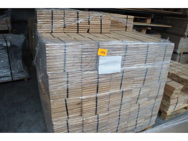82,80 m² massief eiken visgraatparket 21mm - afbeelding 1 van  5