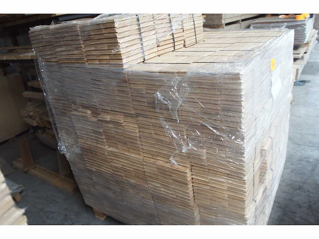82,80 m² massief eiken visgraatparket 21mm - afbeelding 3 van  5