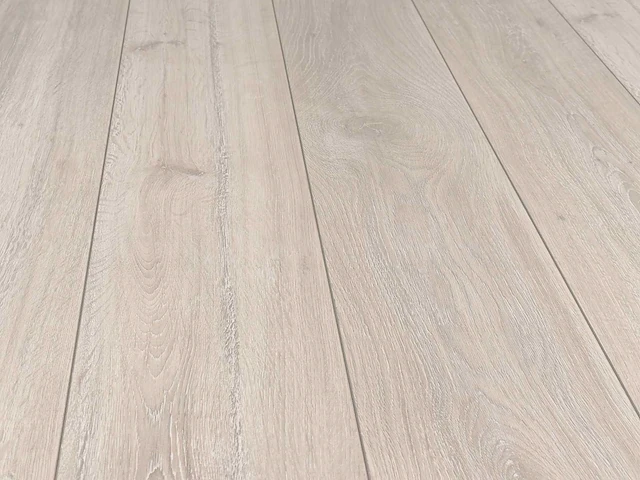 83 m2 laminaat plank - 1285 x 192 x 8 mm - afbeelding 1 van  4