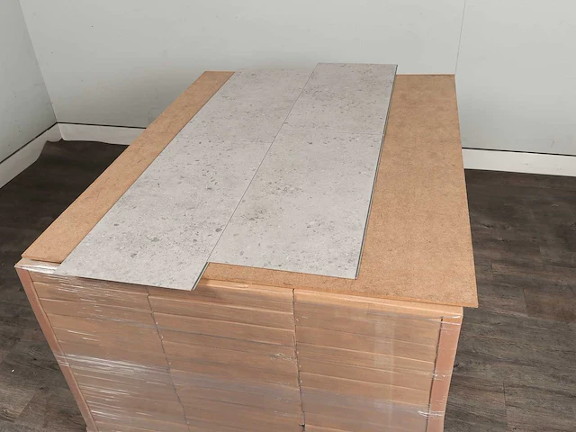 83 m2 pvc cick tegel - 638 x 310 x 4,5 mm - afbeelding 4 van  4