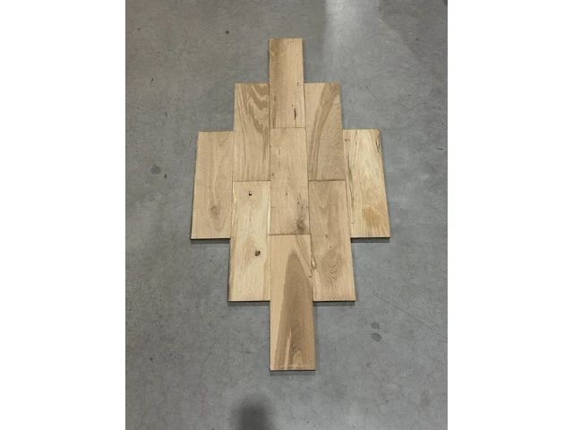 84,96 m2 eiken massief parket 60x12 cm - afbeelding 1 van  4