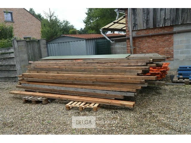 ±85 st partij houten balken - afbeelding 1 van  4