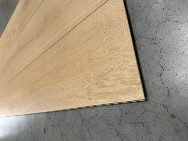 85,75 m² laminaatvloer 8mm - afbeelding 3 van  3