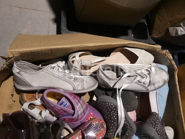 87 diverse zomerschoenen - afbeelding 1 van  5