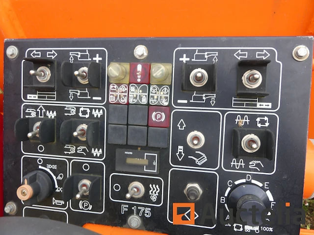 [8904-00087] bestrating asfalteermachine cm f175 - afbeelding 10 van  14