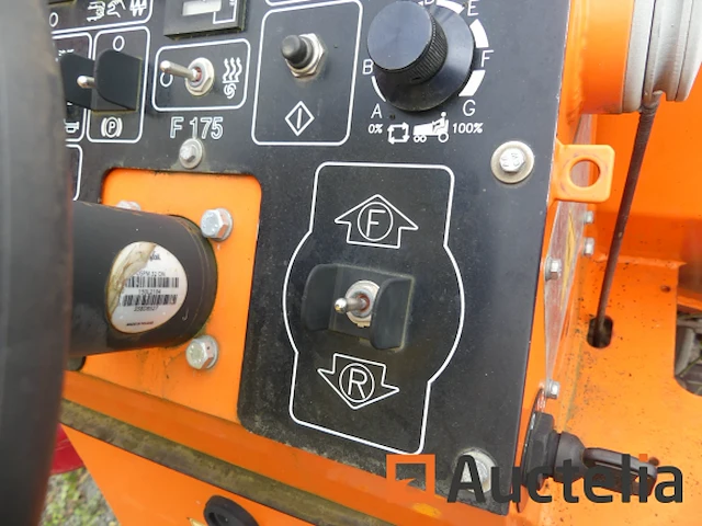 [8904-00087] bestrating asfalteermachine cm f175 - afbeelding 11 van  14