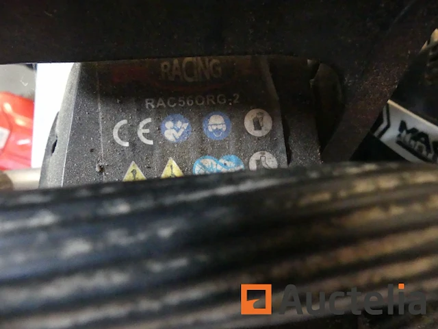 [8904-029] 2 kettingzagen en veiligheidsuitrusting - afbeelding 4 van  16