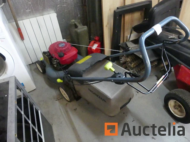[8904-032] honda hrg 465 c2 benzine grasmaaier - afbeelding 1 van  8