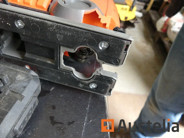 [8904-060]20v decoupeerzaag, 40v cirkelzaag en 40v power plus slijpmachine - afbeelding 9 van  13