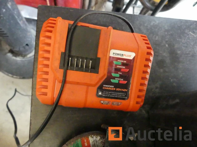 [8904-060]20v decoupeerzaag, 40v cirkelzaag en 40v power plus slijpmachine - afbeelding 12 van  13