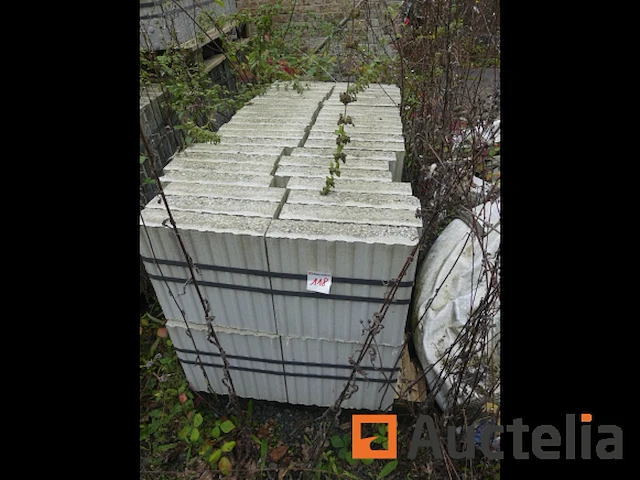 [8904-118] 120 vloertegels met reliëf 30cm x 30cm x 6cm - afbeelding 1 van  3