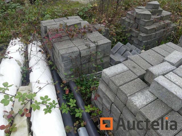 [8904-121]verkoop van diverse cement- en natuurklinkers, 15 pallets - afbeelding 3 van  17