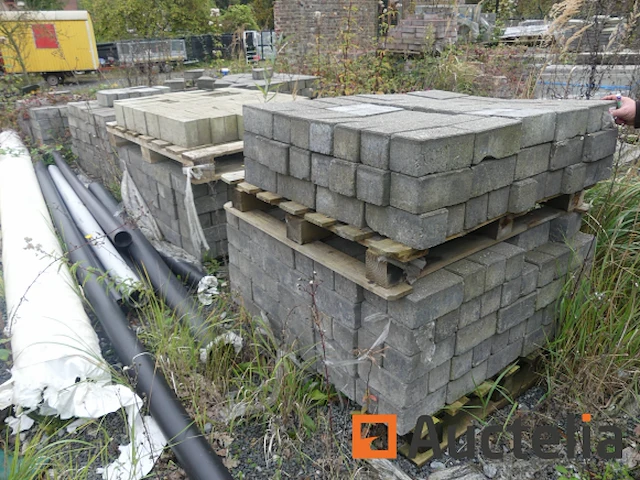 [8904-121]verkoop van diverse cement- en natuurklinkers, 15 pallets - afbeelding 5 van  17
