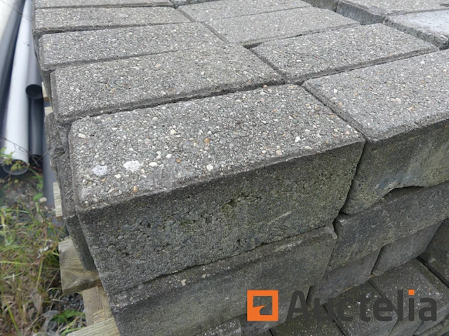 [8904-121]verkoop van diverse cement- en natuurklinkers, 15 pallets - afbeelding 1 van  17