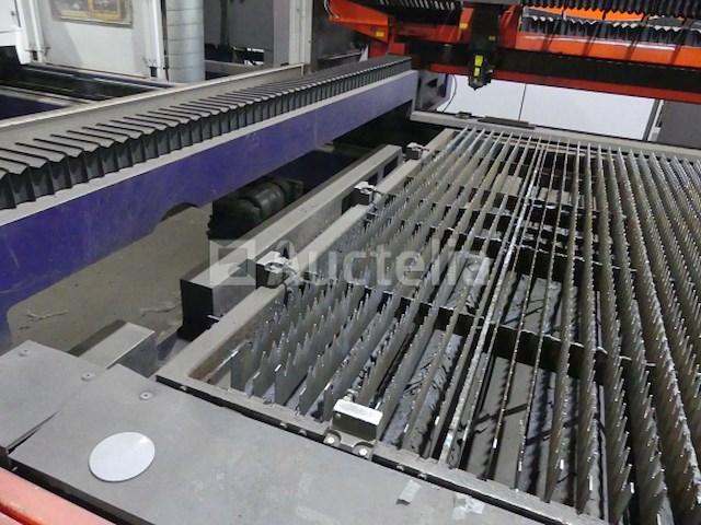 8m co² lasersnijmachine met koeler en dampzuiging bystronic bylaser 6000 - afbeelding 12 van  31