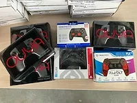 8x diverse game controllers - afbeelding 1 van  12