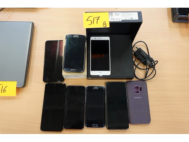 8x diverse smartphone - afbeelding 1 van  4