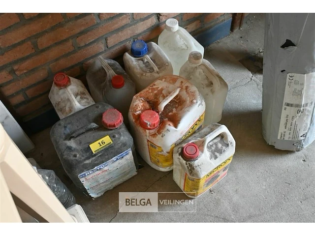 8x jerrycans gebruikt - afbeelding 2 van  2