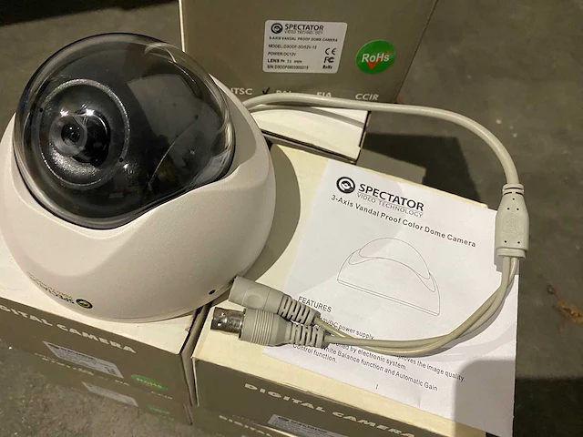 8x spectator 3 axis vandal proof dome camera, model d3odf-3d/52v-12 - afbeelding 2 van  3