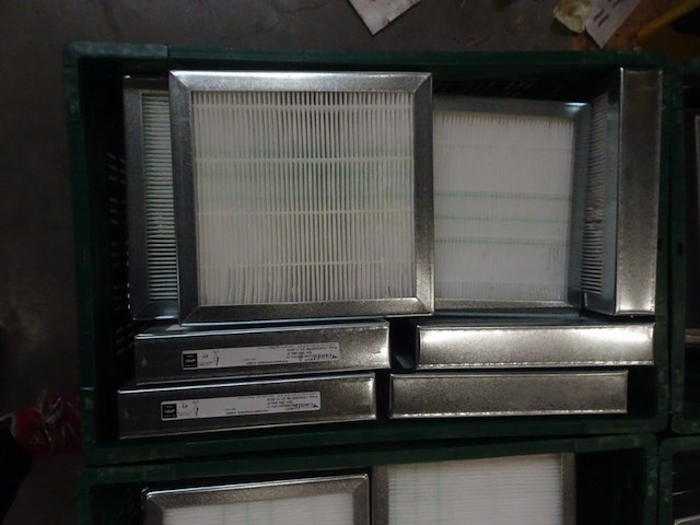 8x stapelbare kunststof bak + inhoud - afbeelding 5 van  12