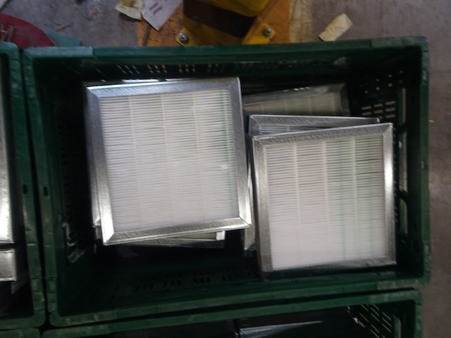 8x stapelbare kunststof bak + inhoud - afbeelding 7 van  12