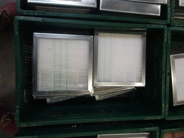 8x stapelbare kunststof bak + inhoud - afbeelding 8 van  12