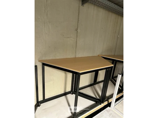 8x trapeziumtafels l140xb60xh75 cm - afbeelding 1 van  3