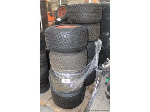 9 banden voor gebruik met kubota - afbeelding 1 van  3