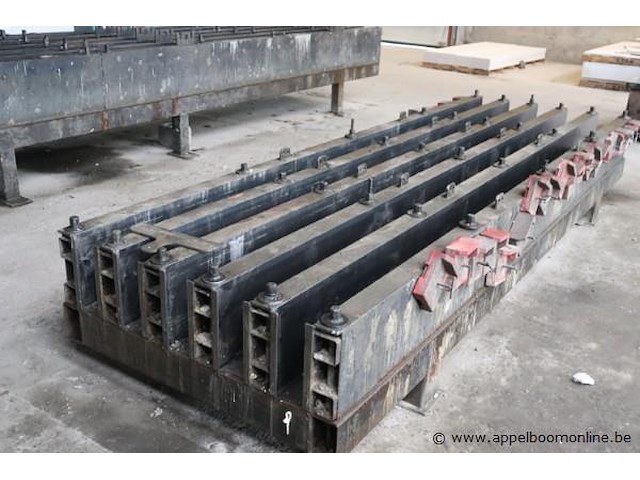 9 beton lijnen/mallen in verstelbare hoogte vv balken en toebehoren - afbeelding 4 van  7