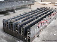 9 beton lijnen/mallen in verstelbare hoogte vv balken en toebehoren - afbeelding 4 van  7