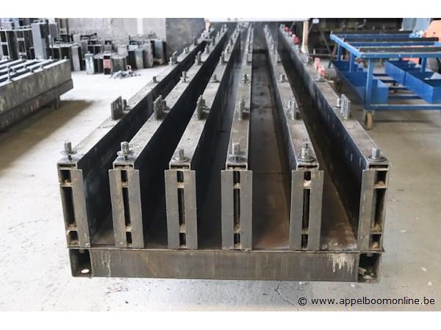 9 beton lijnen/mallen in verstelbare hoogte vv balken en toebehoren - afbeelding 5 van  7