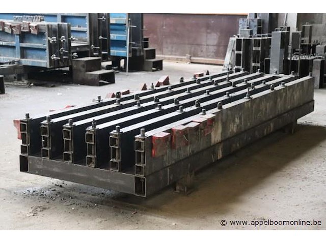 9 beton lijnen/mallen in verstelbare hoogte vv balken en toebehoren - afbeelding 6 van  7