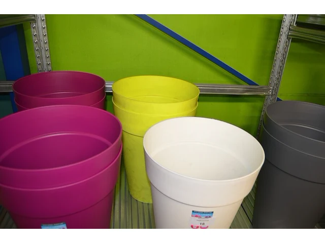 9 bloempot elho 22 liter: 4 x fuchsia, 2x groen, 2x grijs, 1x wit - afbeelding 2 van  3
