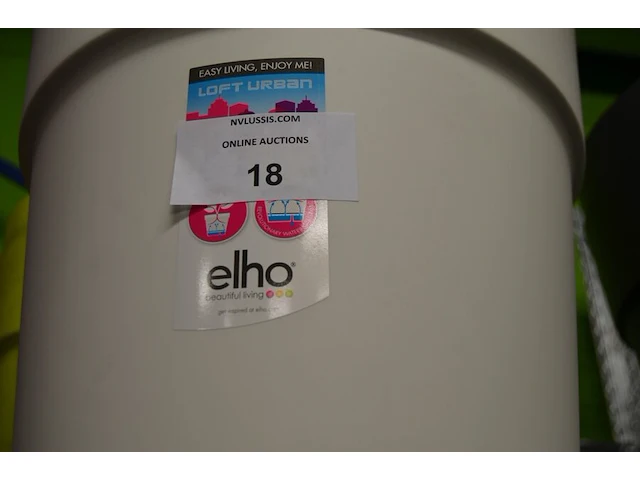 9 bloempot elho 22 liter: 4 x fuchsia, 2x groen, 2x grijs, 1x wit - afbeelding 3 van  3