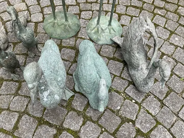 9 bronzen tuinbeelden. - afbeelding 4 van  7