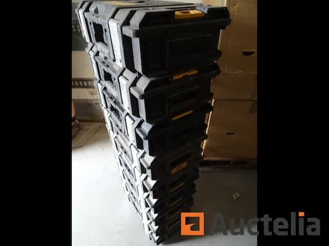 9 dewalt stapelbare gereedschapskisten (clip-on tussen hen) - afbeelding 4 van  5