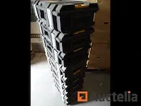 9 dewalt stapelbare gereedschapskisten (clip-on tussen hen) - afbeelding 4 van  5