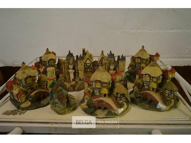 ±9 div deco huisjes - afbeelding 1 van  5