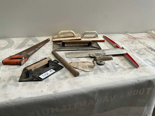9 diverse werkmaterialen - afbeelding 1 van  2