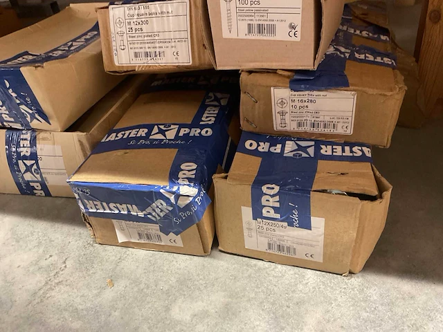 9 dozen bouten - afbeelding 5 van  7