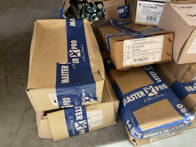 9 dozen bouten - afbeelding 7 van  7